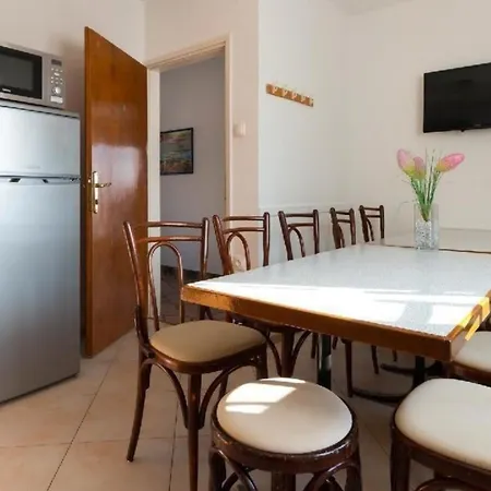 In Mit Terrasse, Grill Und Garten Apartment Selce