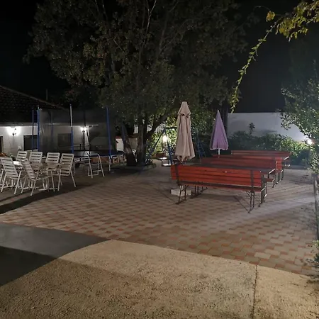 Apartment In Mit Terrasse, Grill Und Garten Selce