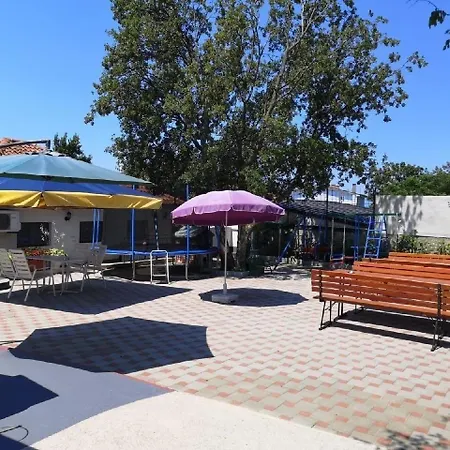 In Mit Terrasse, Grill Und Garten Apartment